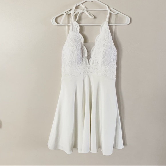 Xtraordinary halter neck scalloped lace bodice fit-and-flare dress size medium - Picture 2 of 13